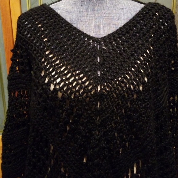 Handmade black soft poncho - Picture 4 of 7